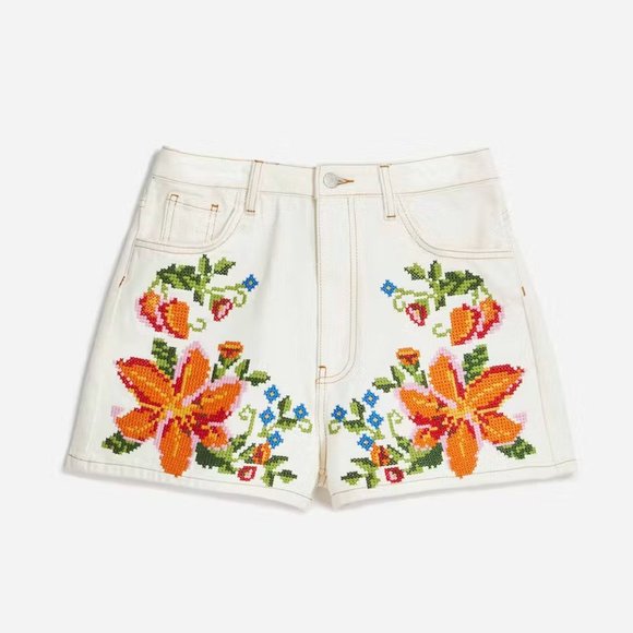 FARM Rio Pants - NWT Farm Rio Embroidered Floral Twill Shorts Size:L *RARE*